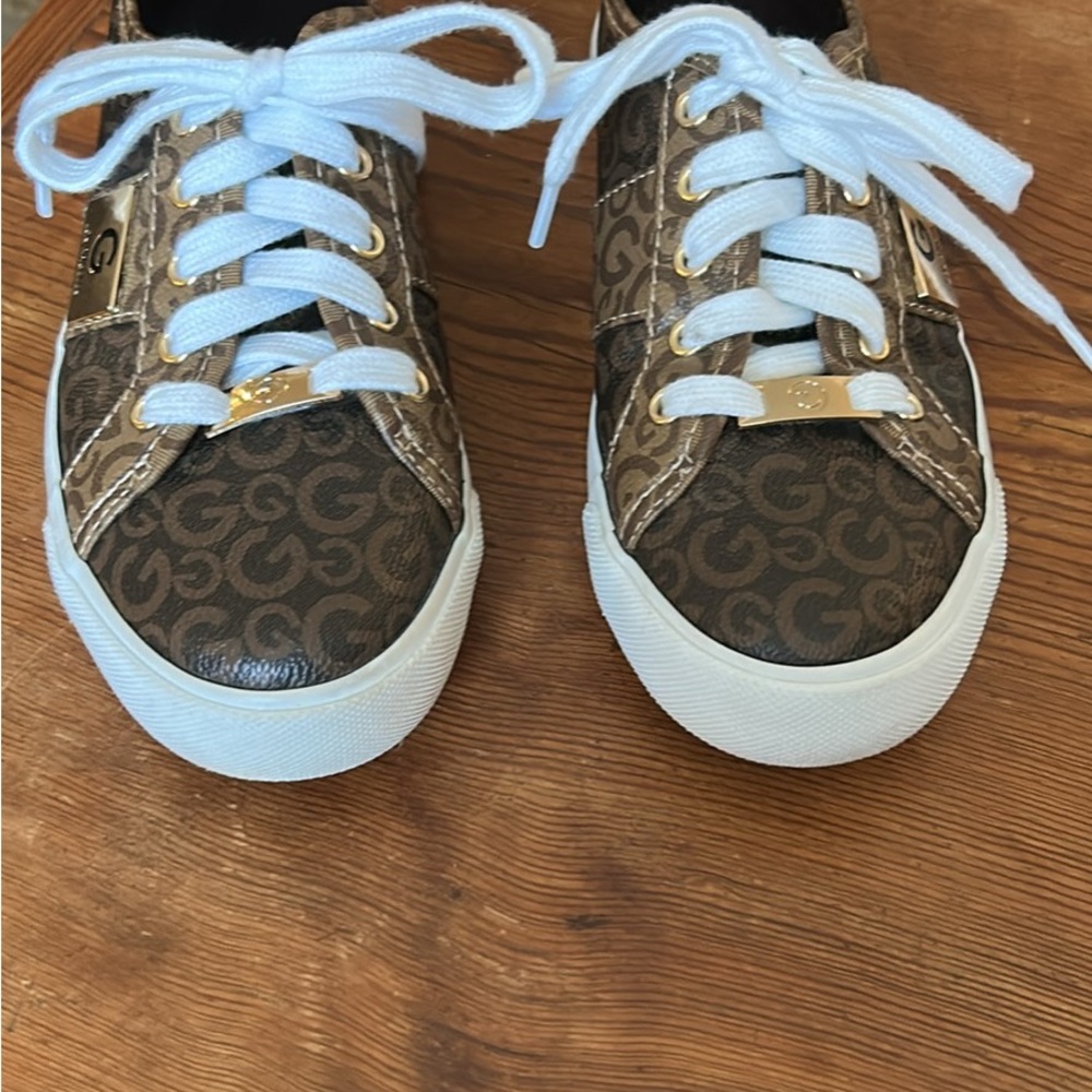 GBG Los Angeles Brown and White Sneakers